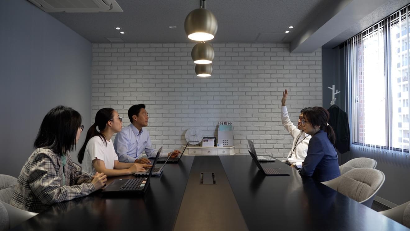 【社会保険労務士/マネジメントポジション】フレックス制度あり／社労士として専門性とキャリアを広げられる環境◎日本企業の海外進出や外国企業の日本進出を税務、労務、法務の面からワンストップでサポートする体制を築いている社労士法人の画像