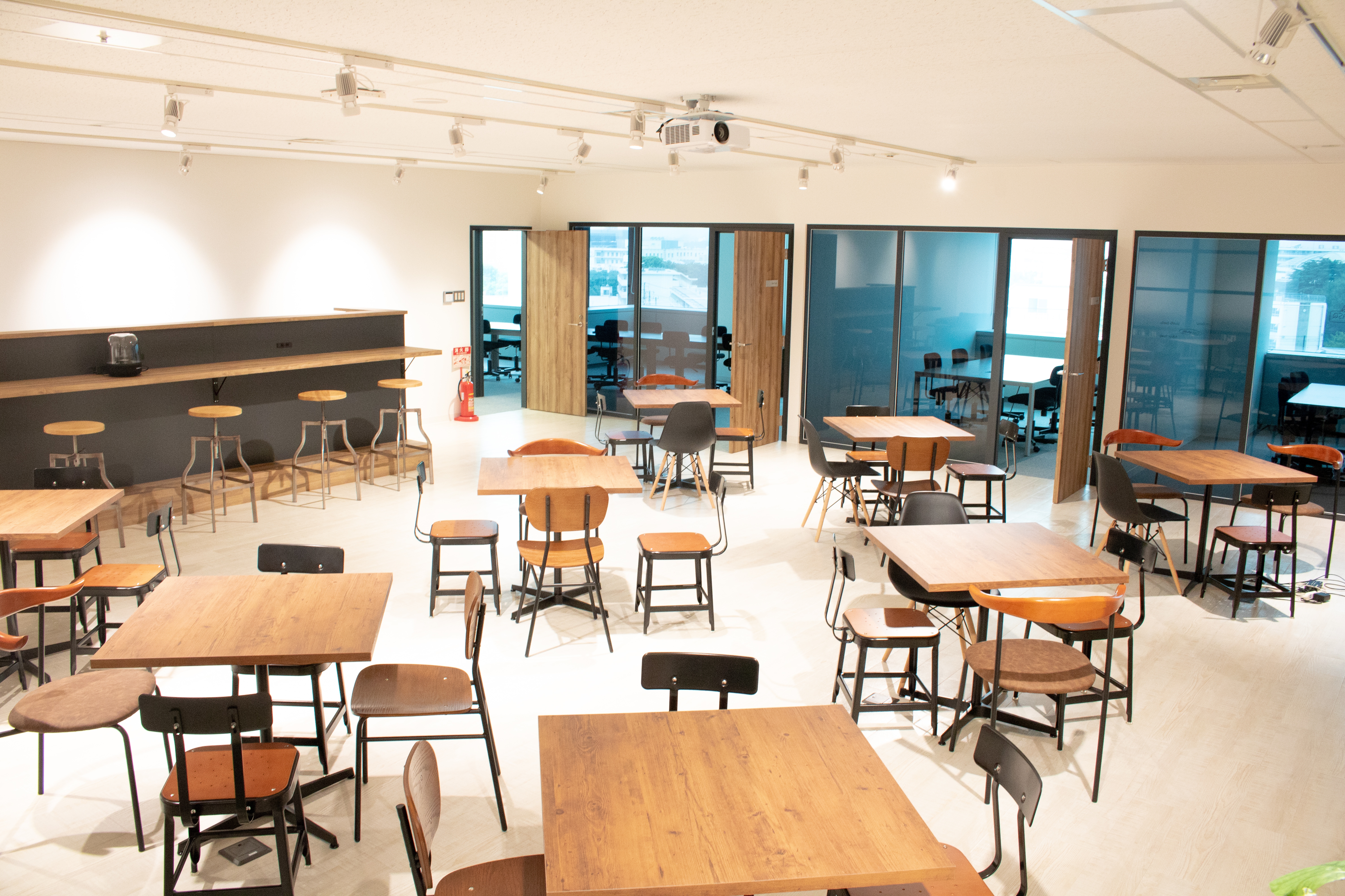 【グローバル経営管理】週3日程度リモートワーク可能！190カ国52万人超の知見データベースを強みとして、企業へのスポットコンサルティングを提供するグロース上場企業の画像