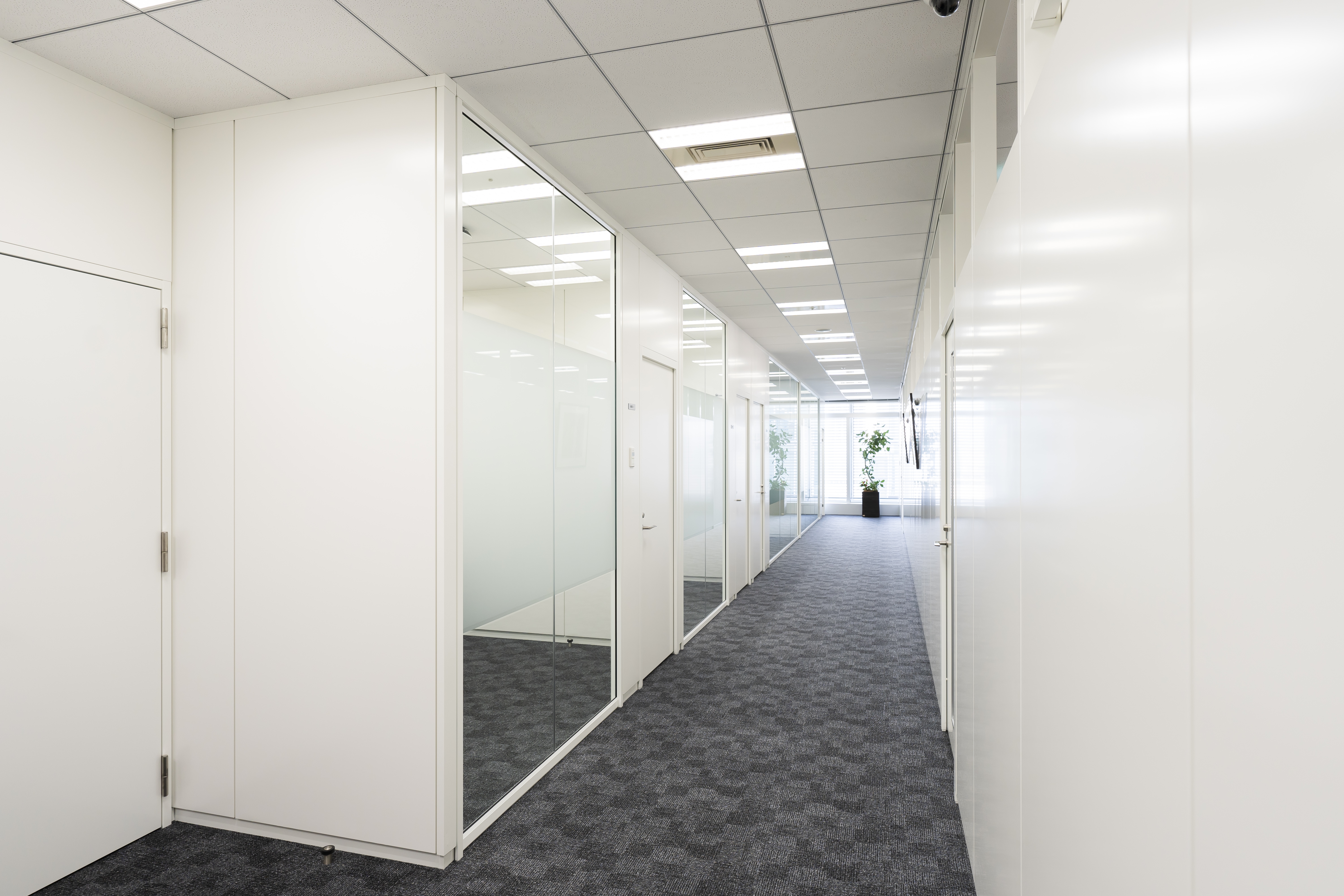 【経理】週2日リモート＆残業20時間程度！再生可能エネルギーの導入支援や土壌汚染対策など環境とエネルギーに特化したコンサルティングを行う大手グループ企業の画像