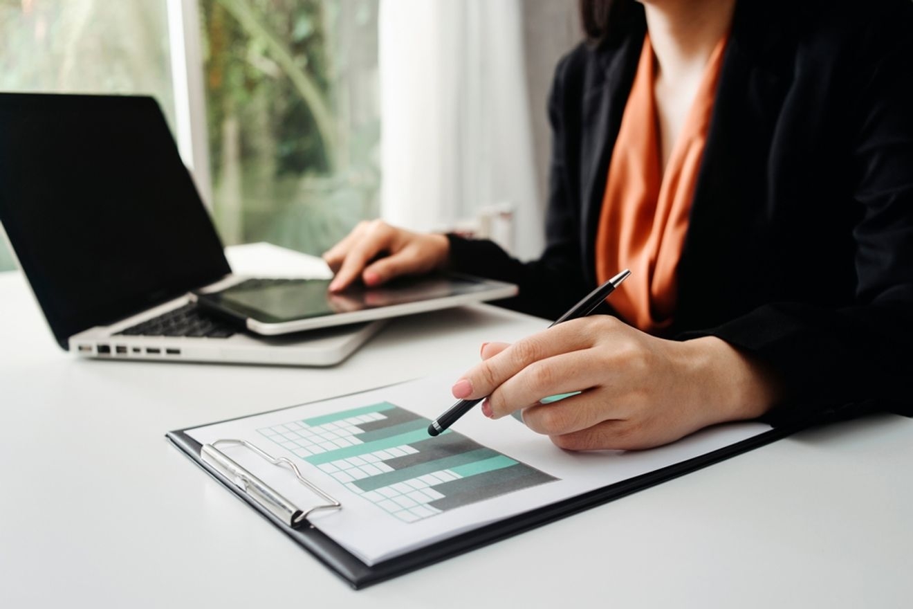 テレワークでも残業代は必要?テレワーク残業の実態と課題を解説!