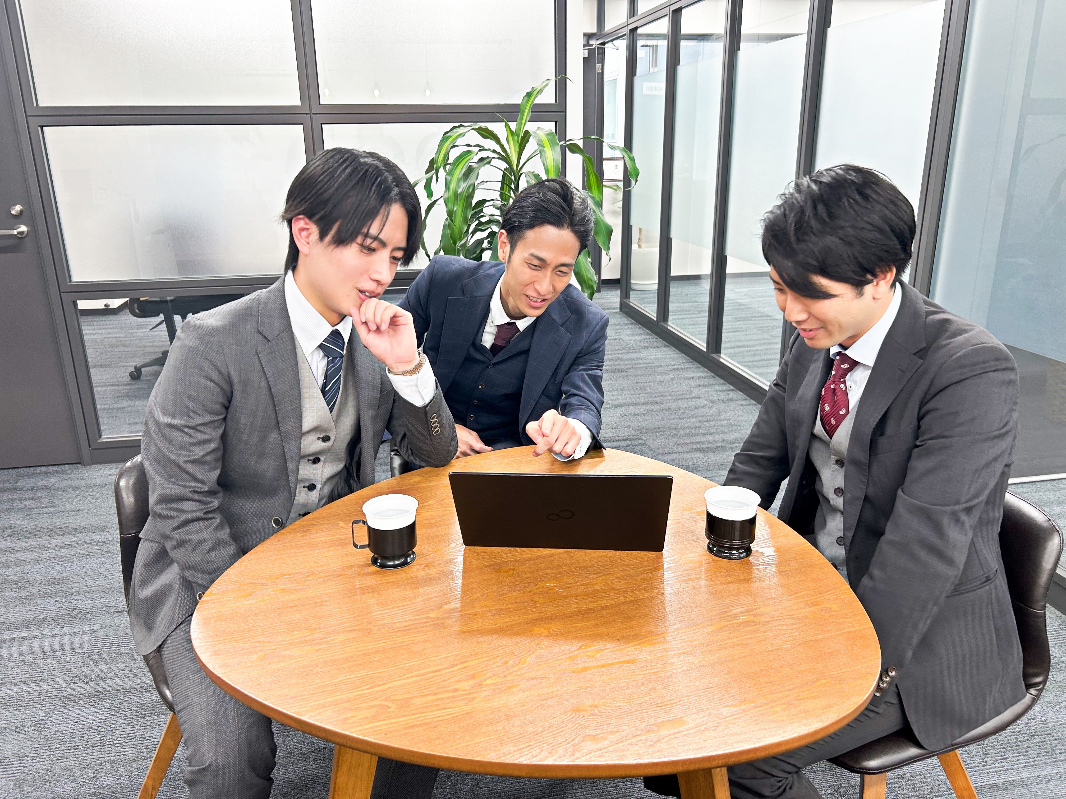 【20代活躍中！】試験勉強との両立も全力サポート！活気ある雰囲気の中で、芸能関連など多彩な案件に携われる税理士法人の画像