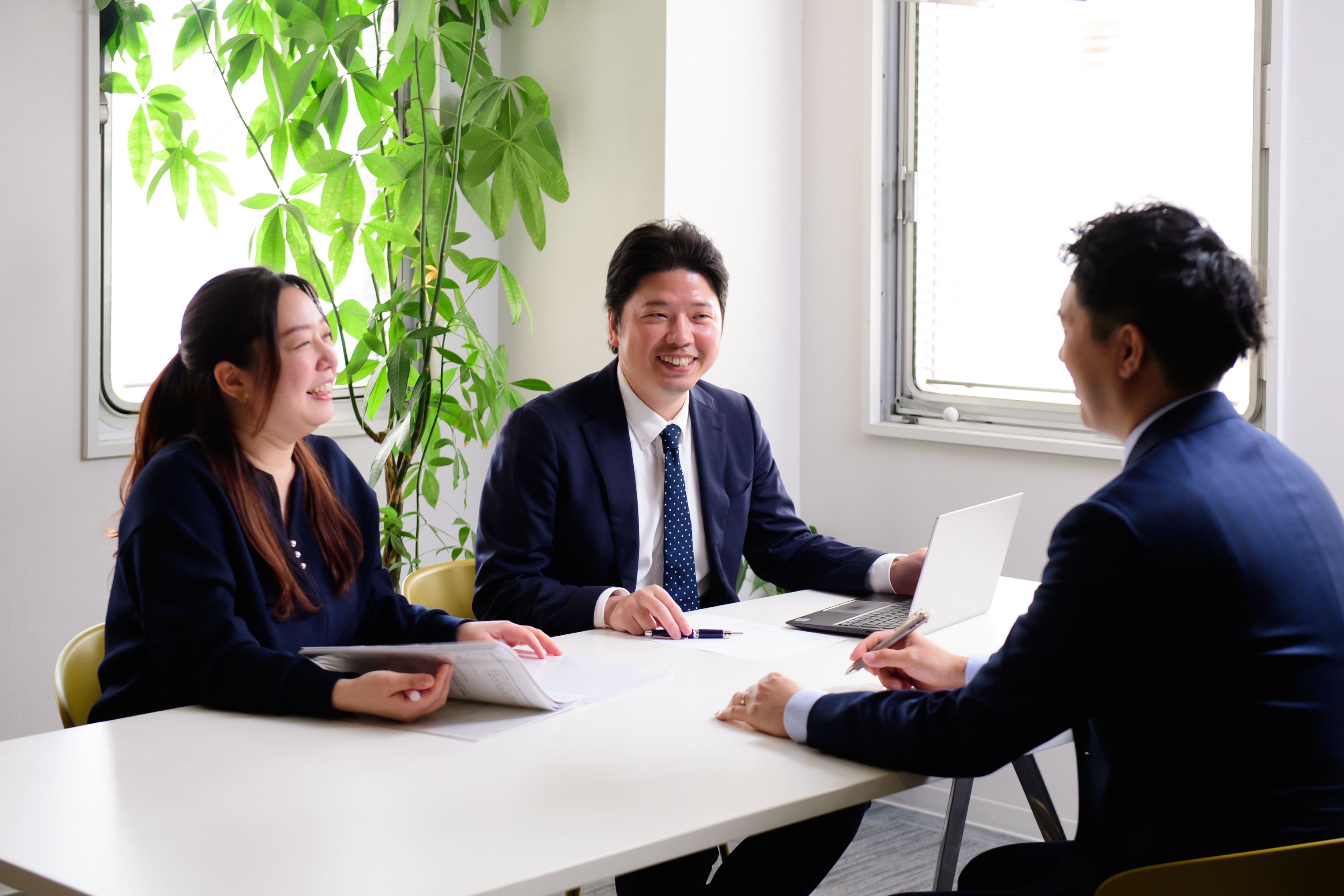 【税務スタッフ】会計事務所実務経験者必見！リモートワーク、時差出勤でフレキシブルな働き方が可能！全国に3拠点展開するクライアント増加中の税理士法人の画像