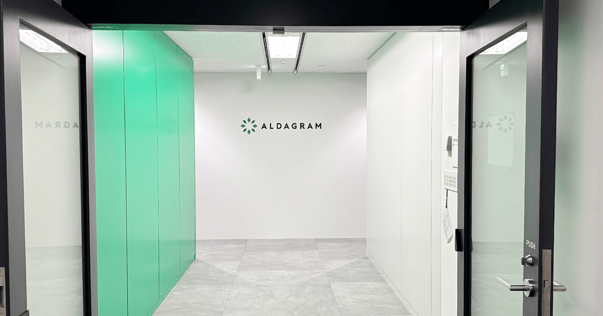 【経理メンバー】リモート週3/フレックス制度あり/導入社数20,000社を突破/「現場」の生産性を改善するDXプラットフォーム「KANNA」を展開するスタートアップ企業の画像