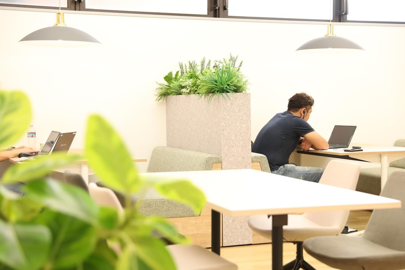 【財務マネージャー】創業以来19期連続増収増益かつ売上高は165億円！異業種×多角化経営を進め、「IT」「金融」「通販」「エンタメ」の4つの領域で16事業を展開！30期までに100事業の創出を目指すベンチャー企業の画像