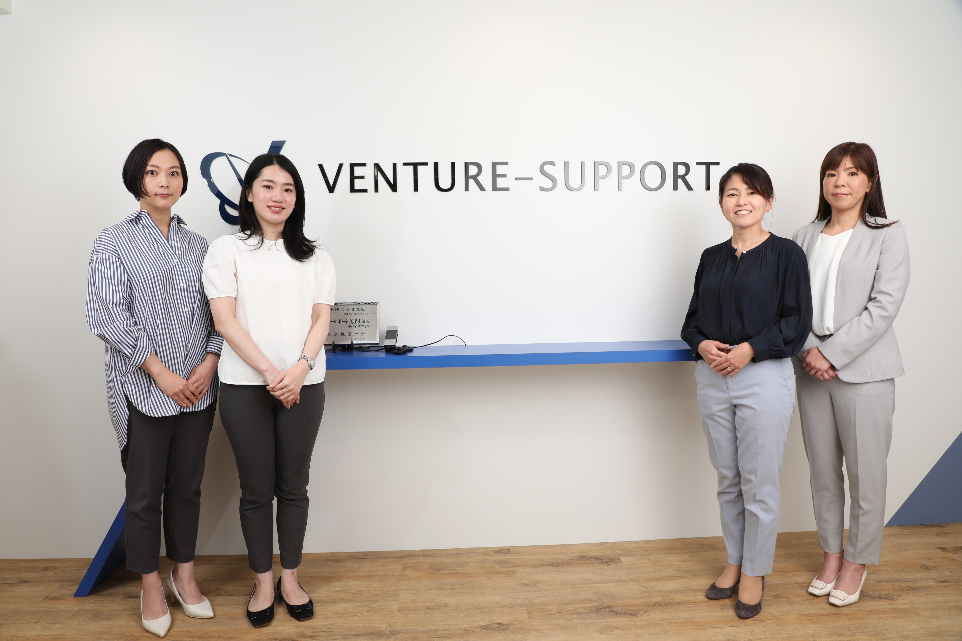 【労務コンサルタント】未経験歓迎！20代活躍！日本最大級の士業グループだからこその「高収入」「高待遇」を実現する社労士法人の画像