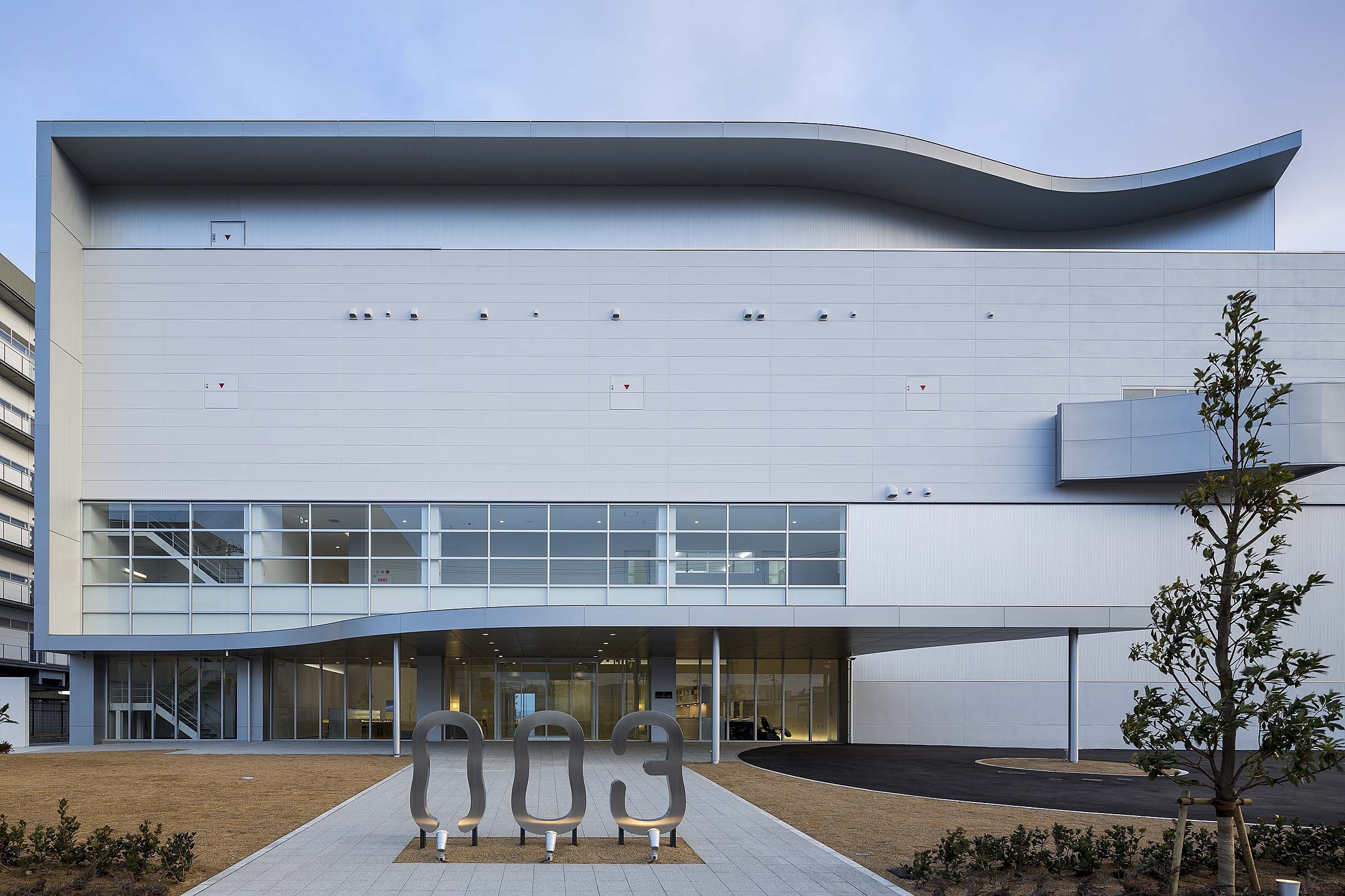 【経理（管理職候補）】売上高34億円！COSMOS認定（オーガニック国際基準）の自社工場を保有！研究開発・生産・営業までを一貫して手掛ける美容室向けのヘアケア商品メーカーの画像