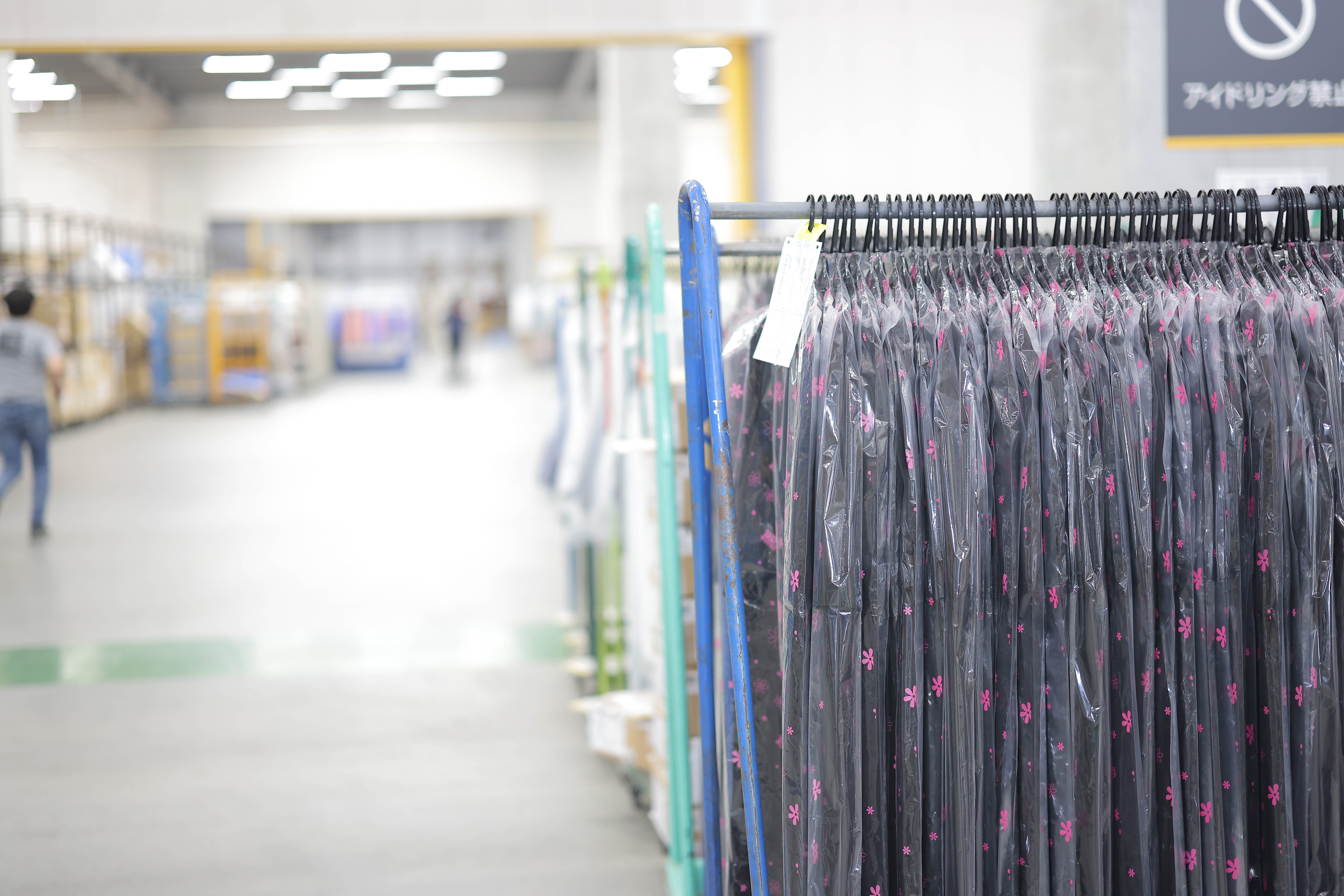 【プライム上場グループの安定基盤】売上120億円／全国23拠点・自社200台の車両で支えるアパレル物流サービスを展開する企業の画像