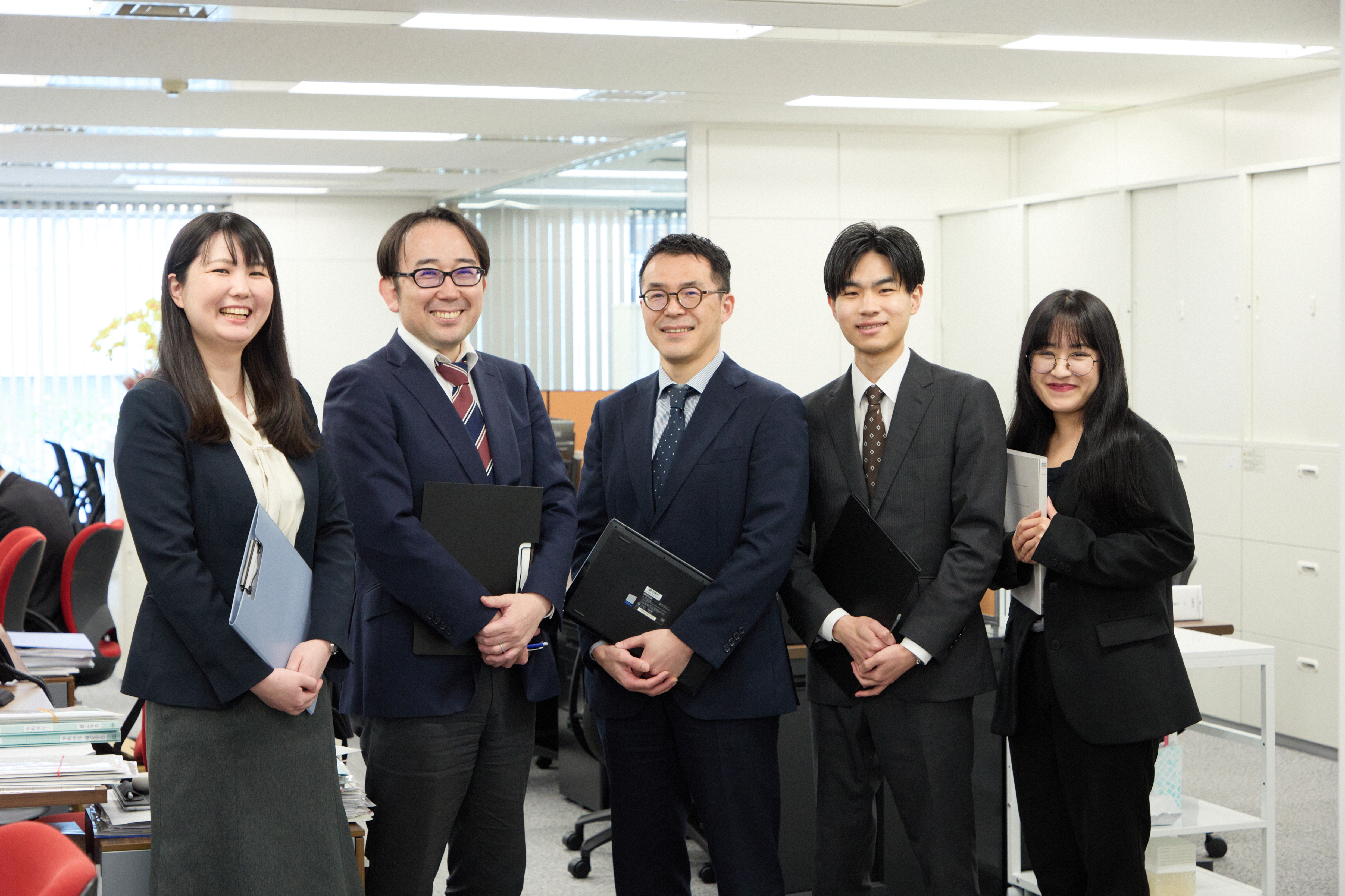 【専門性を磨きたい経験者へ】決まった申告業務から抜け出し、相続・事業承継の実案件で裁量を持って成長できる環境がある税理士法人の画像