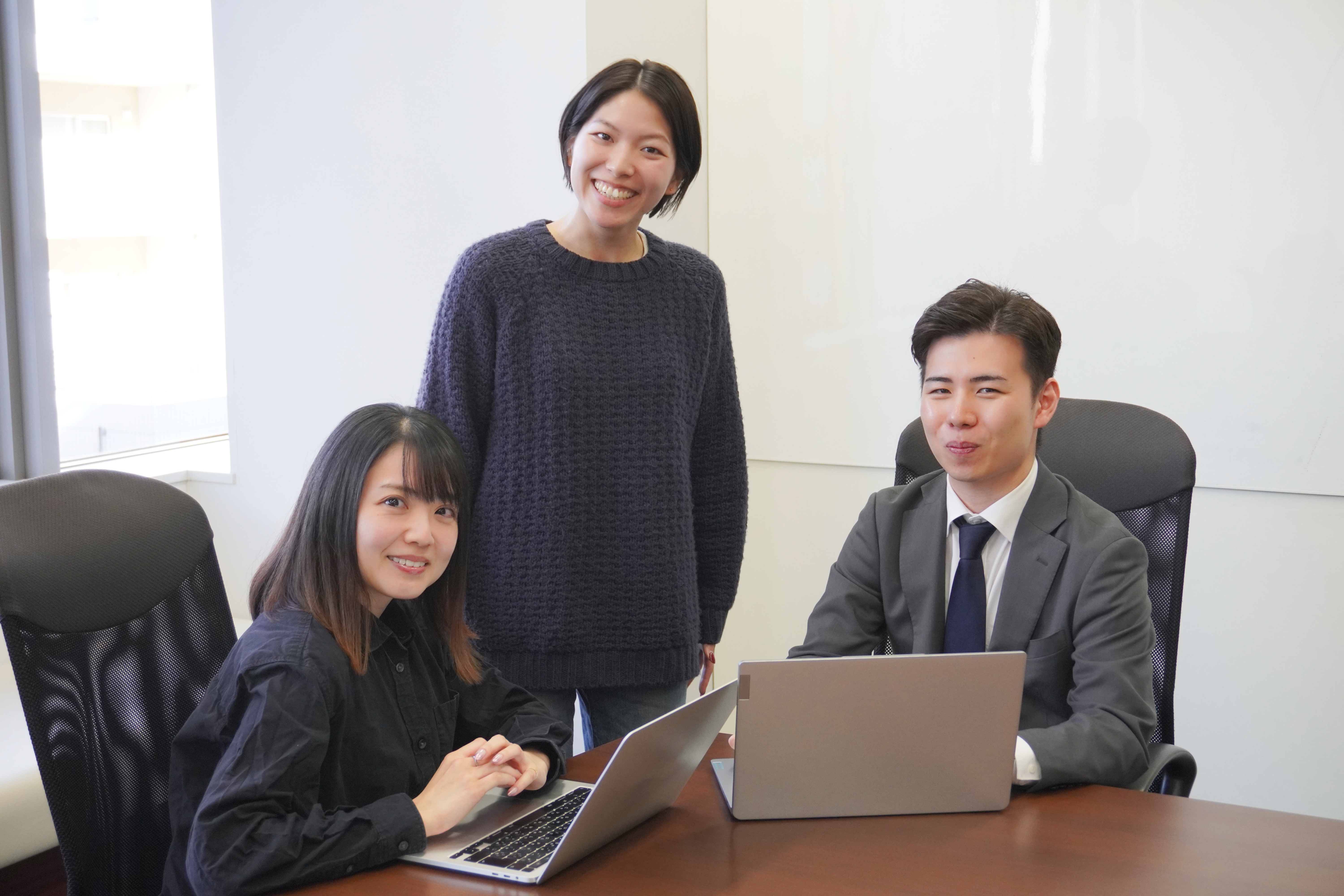 【経理リーダー候補】年間休日125日／少数精鋭で幅広い経験を積める！有名ホテルや老舗旅館への導入実績多数！大手予約サイトと提携し、複数の宿泊予約サイトを一元管理できるシステムを運営する、売上高20億円のスタンダード上場企業の画像