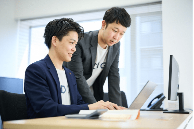 【税務コンサルタント】未経験でも応募可能！！平均年齢34歳／法人化6年で150名規模に拡大／残業少・フレックス・リモート可の画像