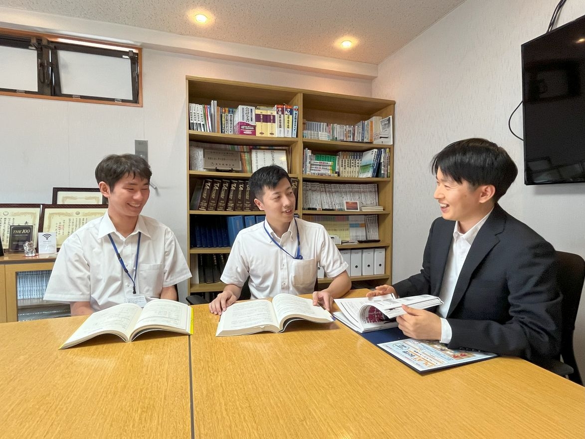 【人気求人】年間休日126日...の画像