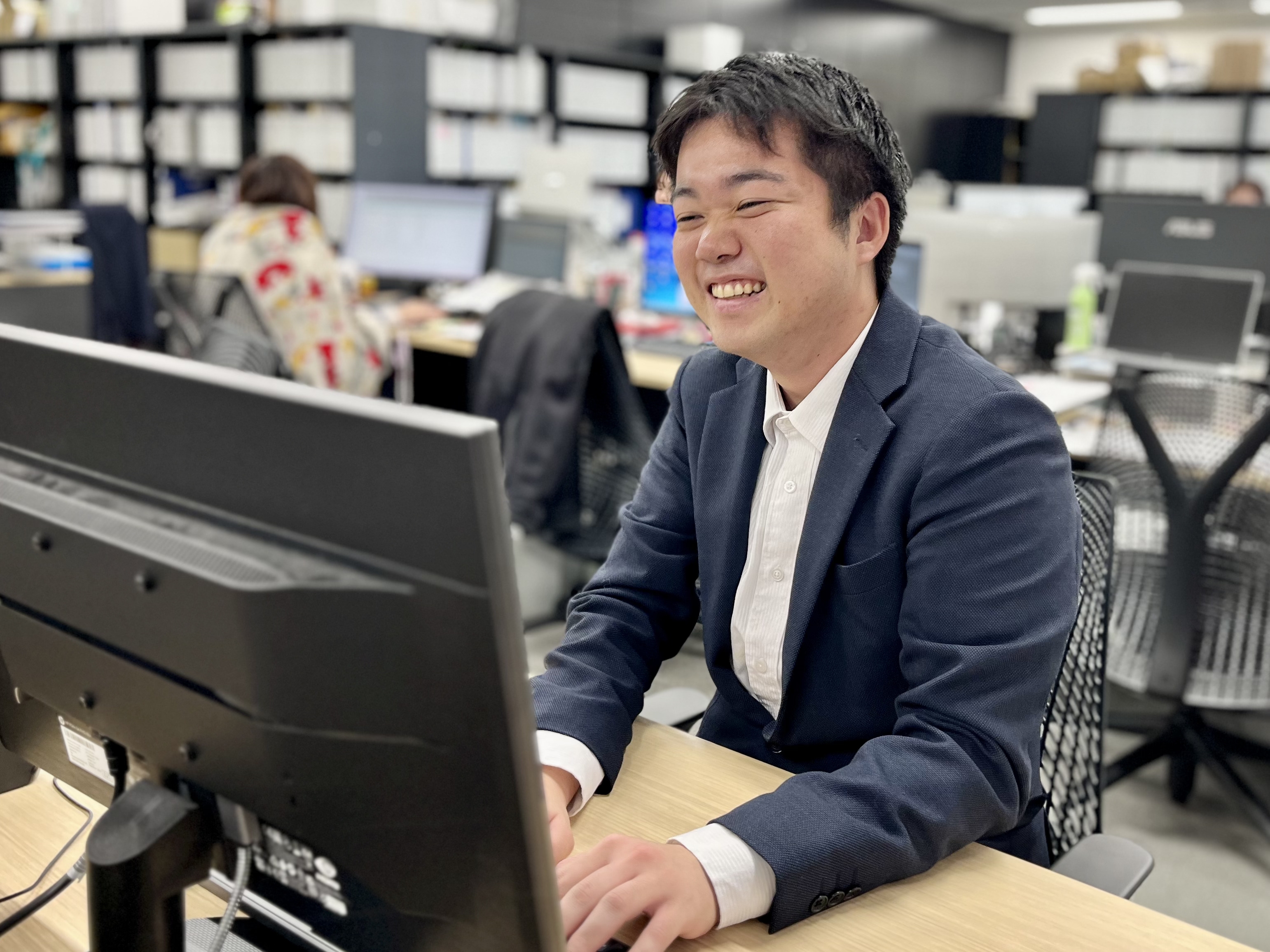 【赤様】最新DX×透明な評価制度｜売上規模数千万〜数百億円規模を担当し、自己成長を正当に還元する急成長ファームの画像