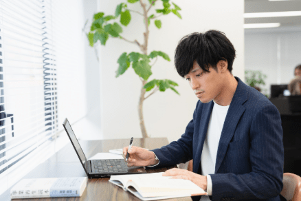 【事業再生コンサルタント】平均年齢34歳／法人化6年で150名規模に拡大／残業少・フレックス・リモート可の画像