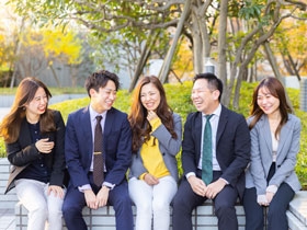 【経理】IPO準備中！7期連続売上150%達成！HR分野において多事業展開を続けるメガベンチャーの画像