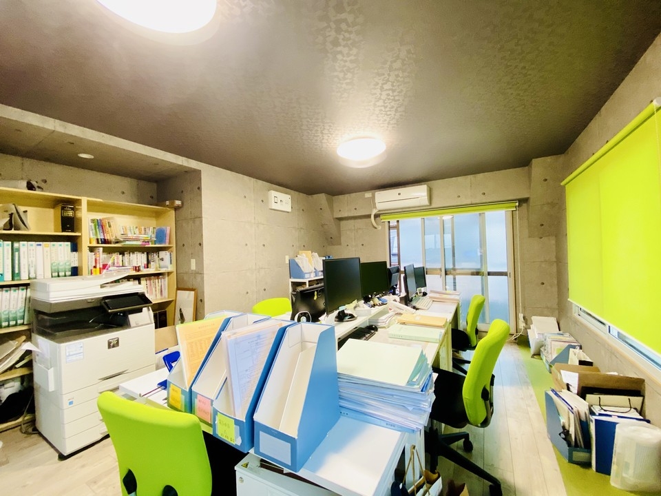 【税務会計スタッフ】社内の風通しの良さが自慢、おやつタイムなどのユニークな制度／幅広い業務経験が魅力！「相利共生」を経営理念に掲げる税理士法人の画像