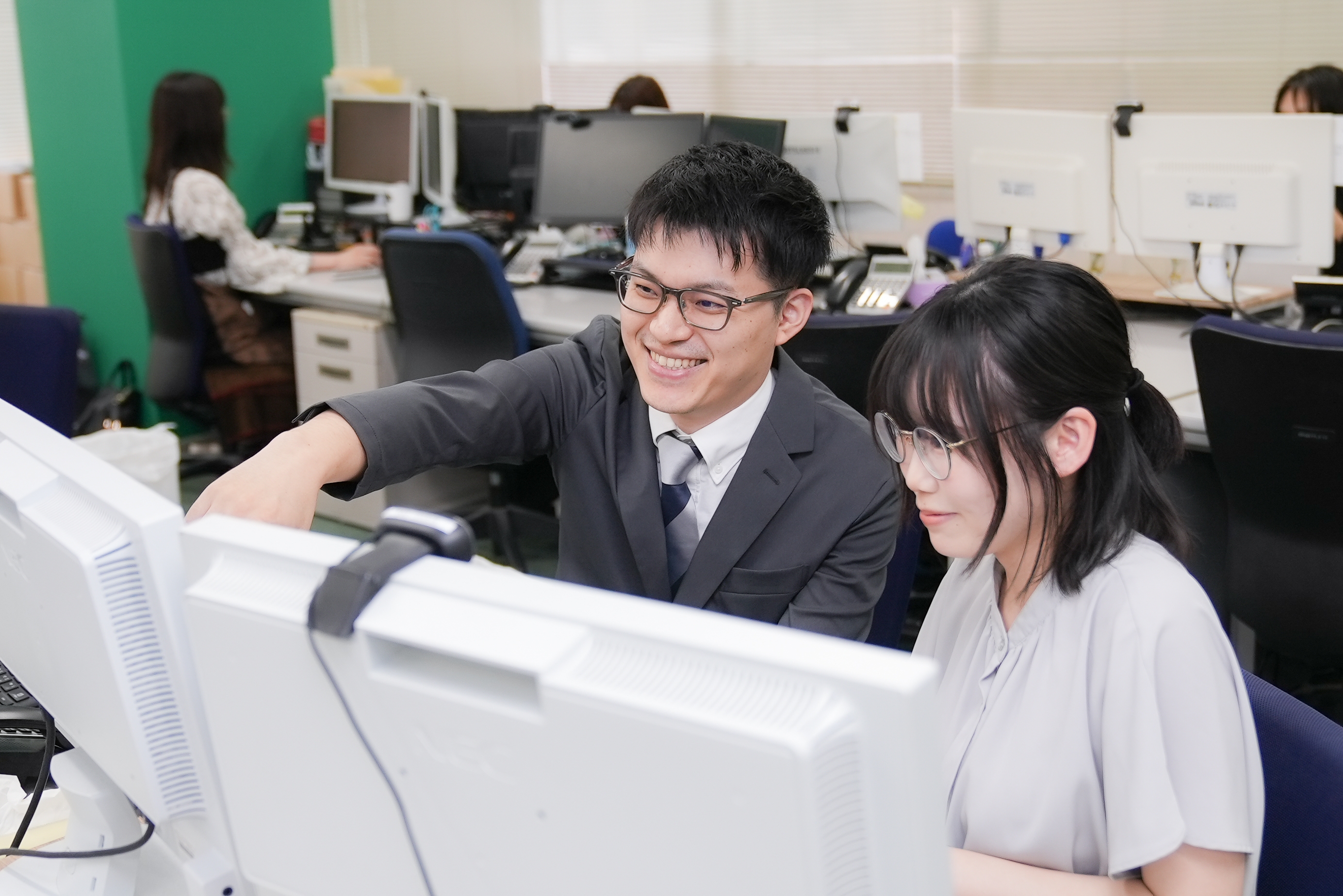 【税務会計スタッフ】第二新卒歓迎！簿記2級・未経験の方必見！研修制度や資格取得支援が充実していて、仕事と勉強が両立できる税理士法人の画像