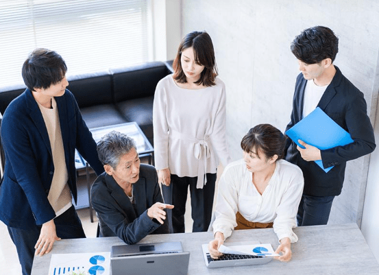 国内4社の経理を統括｜月次・年次決算・管理会計｜残業月10h程度の画像