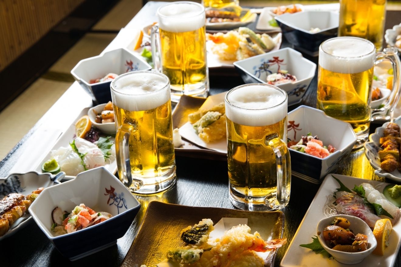 会議費と交際費の違いとは?飲食費と勘定科目の選択について解説します。