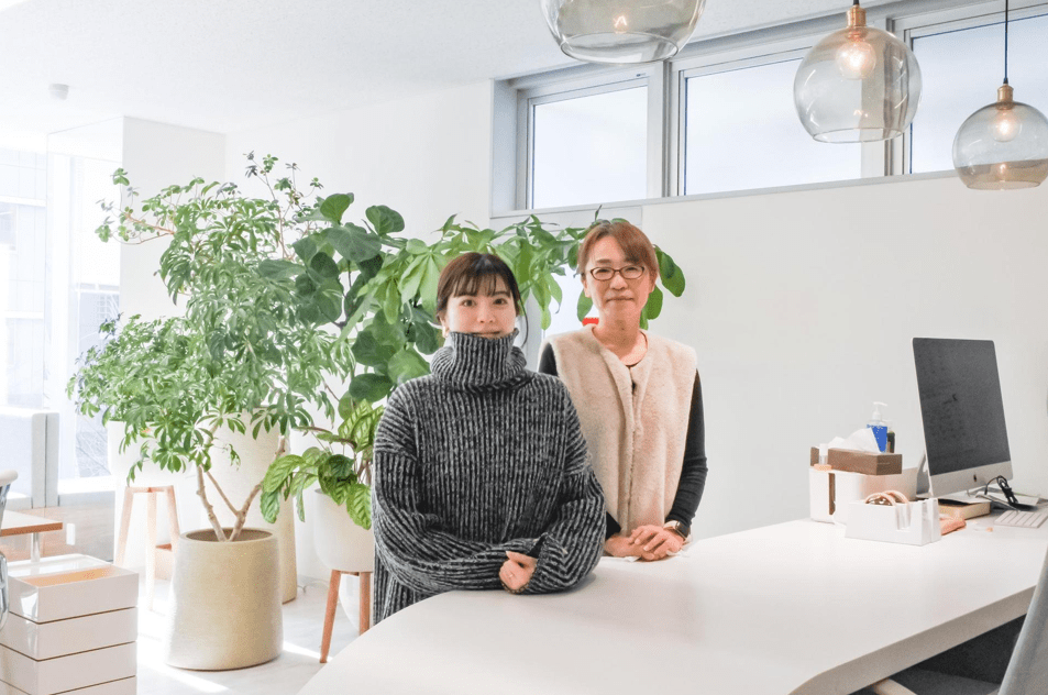 【経理（リーダー候補）】日本人の目元に合わせた新しいアイラッシュ技術「パリジェンヌラッシュリフト」を展開！需要は右肩上がりに増加中！美容サロンに対して講習および商材の企画販売事業を展開する企業の画像