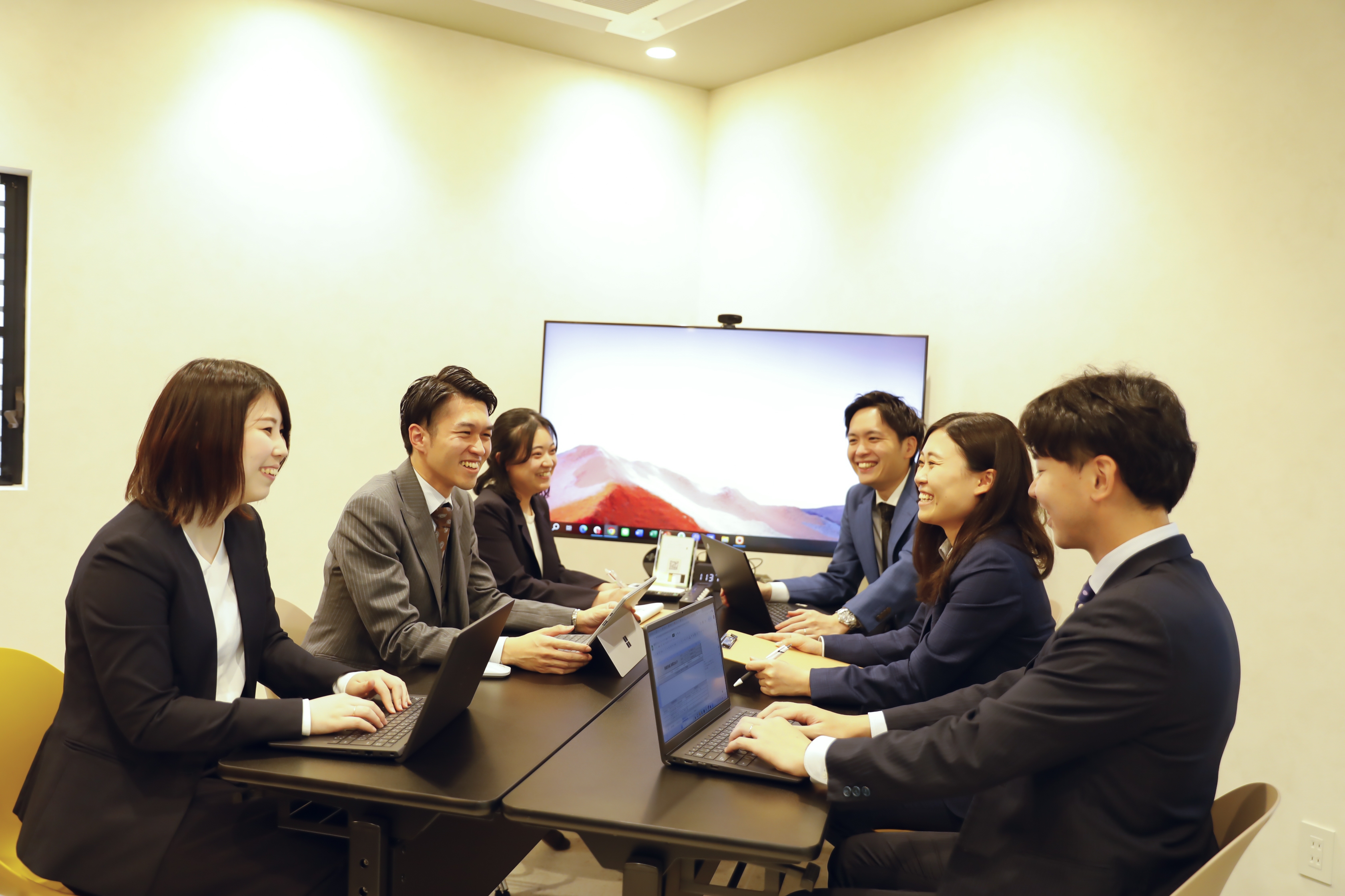 【税務コンサルタント】マネージャー職募集！フレックス・残業月10時間未満・有休消化率88％以上でWLB◎！研修・福利厚生充実！資格取得勉強中の方が多数在籍しており、勉強応援している会計事務所の画像