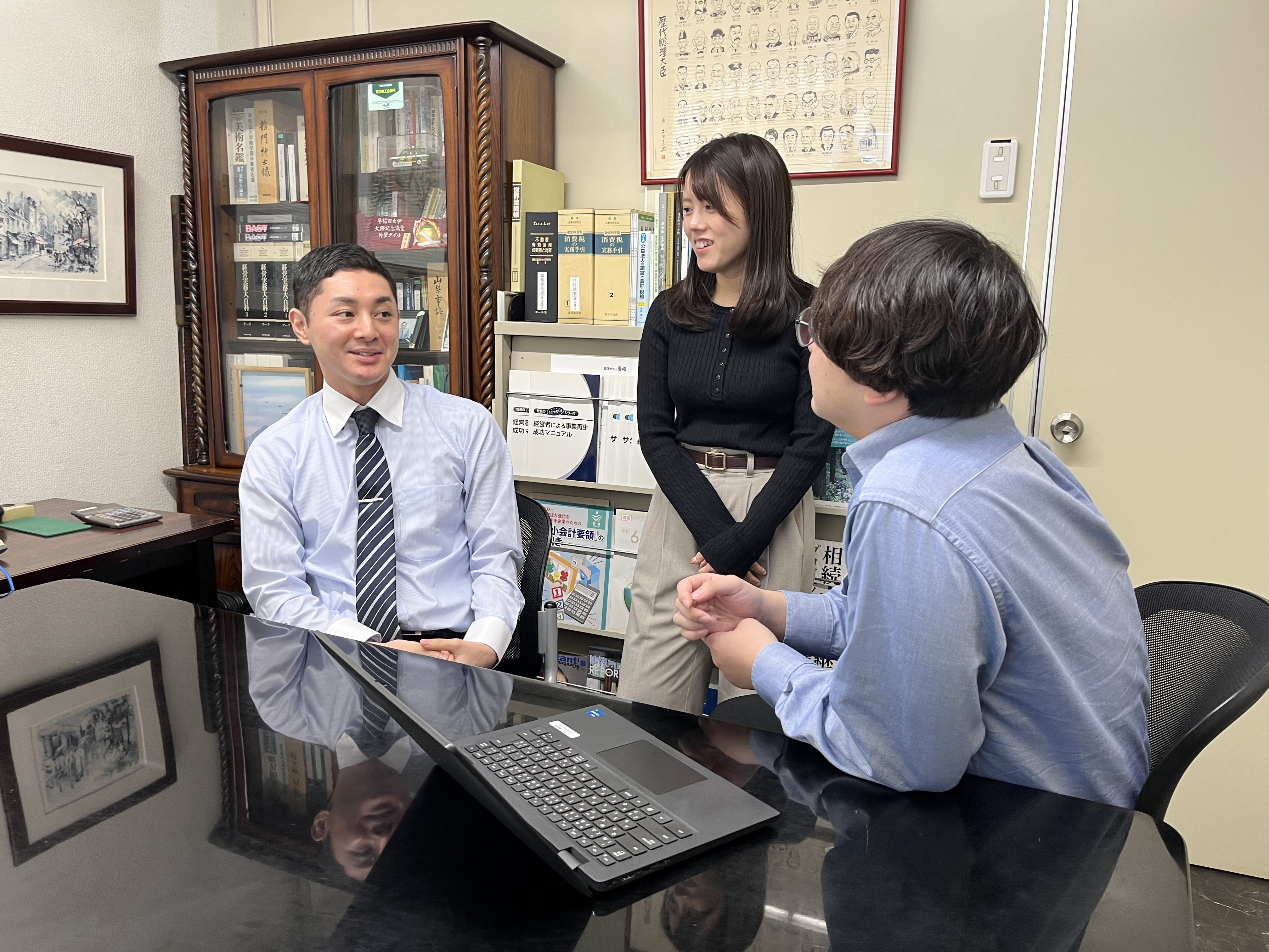 【未経験歓迎｜実働7時間×残業月10h】人と話す力を活かし、顧問先対応まで段階的に全体像を学べる税理士法人の画像