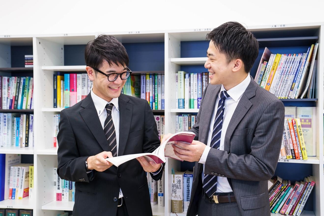 【人事労務マネージャー】マネージャー候補募集！外資系クライアント多数！30代活躍中！士業界を牽引するプロフェッショナルファームグループの社会保険労務士法人の画像