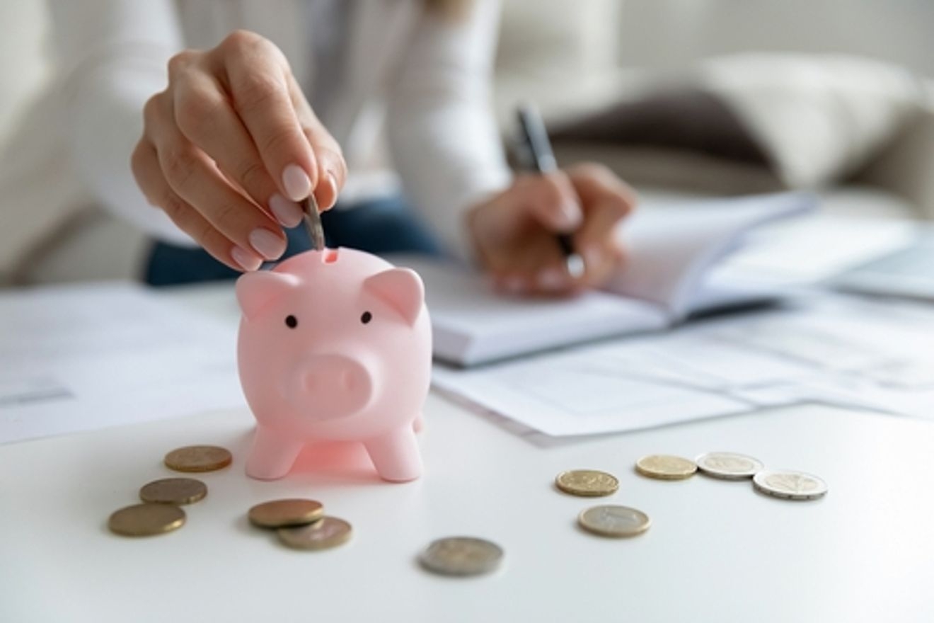 社外に支払う交際費と寄附金の違いは?