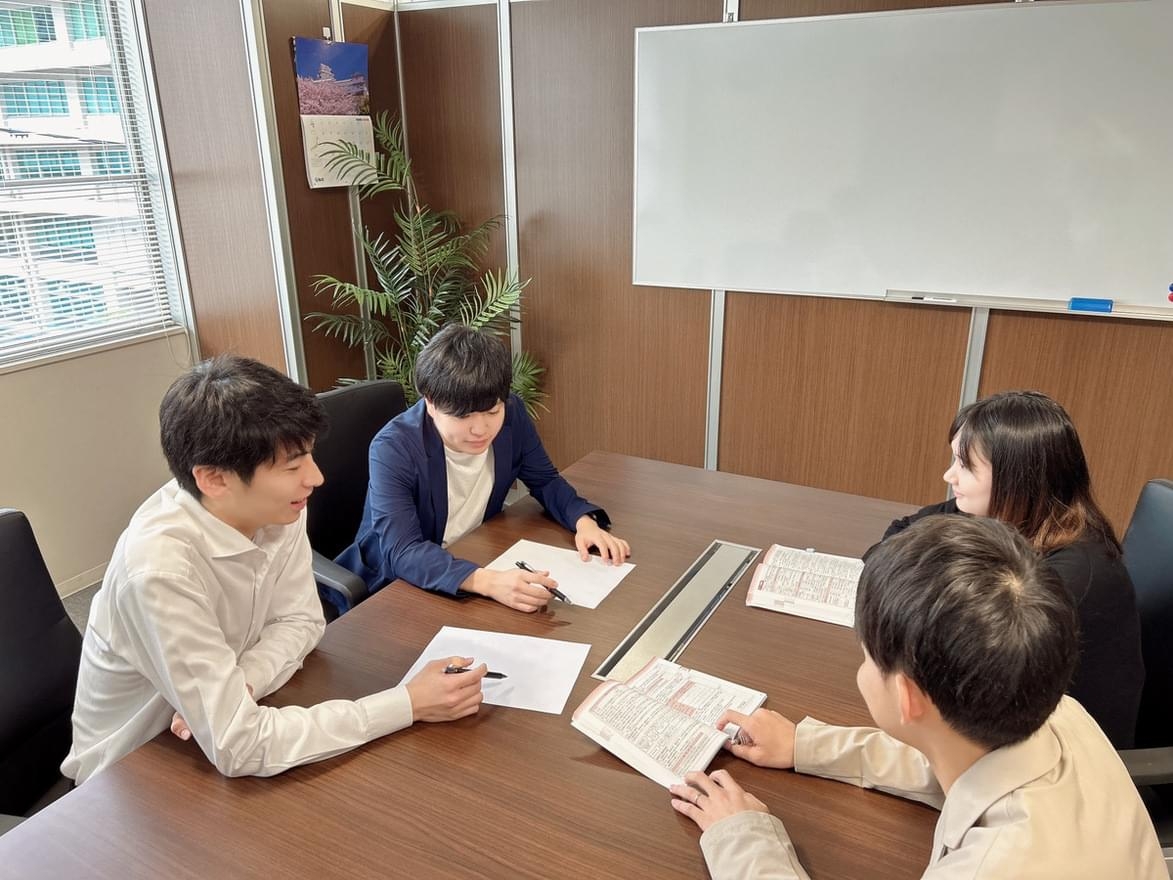 【社会保険労務士】社労士資格もち求む！高年収！年間休日126日！20代・30代の若手層が活躍中で風通し抜群な税理士法人の画像