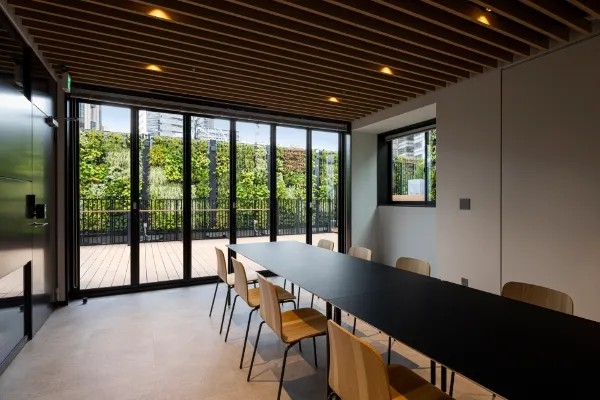 【未経験必見！】設立5年で売上35億円／「ベストベンチャー100」にも選出／若手中心のSNS広告のプロ集団が、企業の売上UPを導く成長中企業の画像