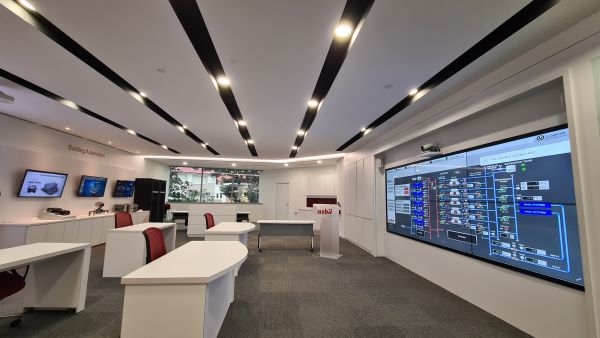 【経理】プライベートも充実したい方歓迎！9000人規模企業・時間外手当全額支給！制御・計測機器メーカー国内トップシェアを誇る上場企業の画像