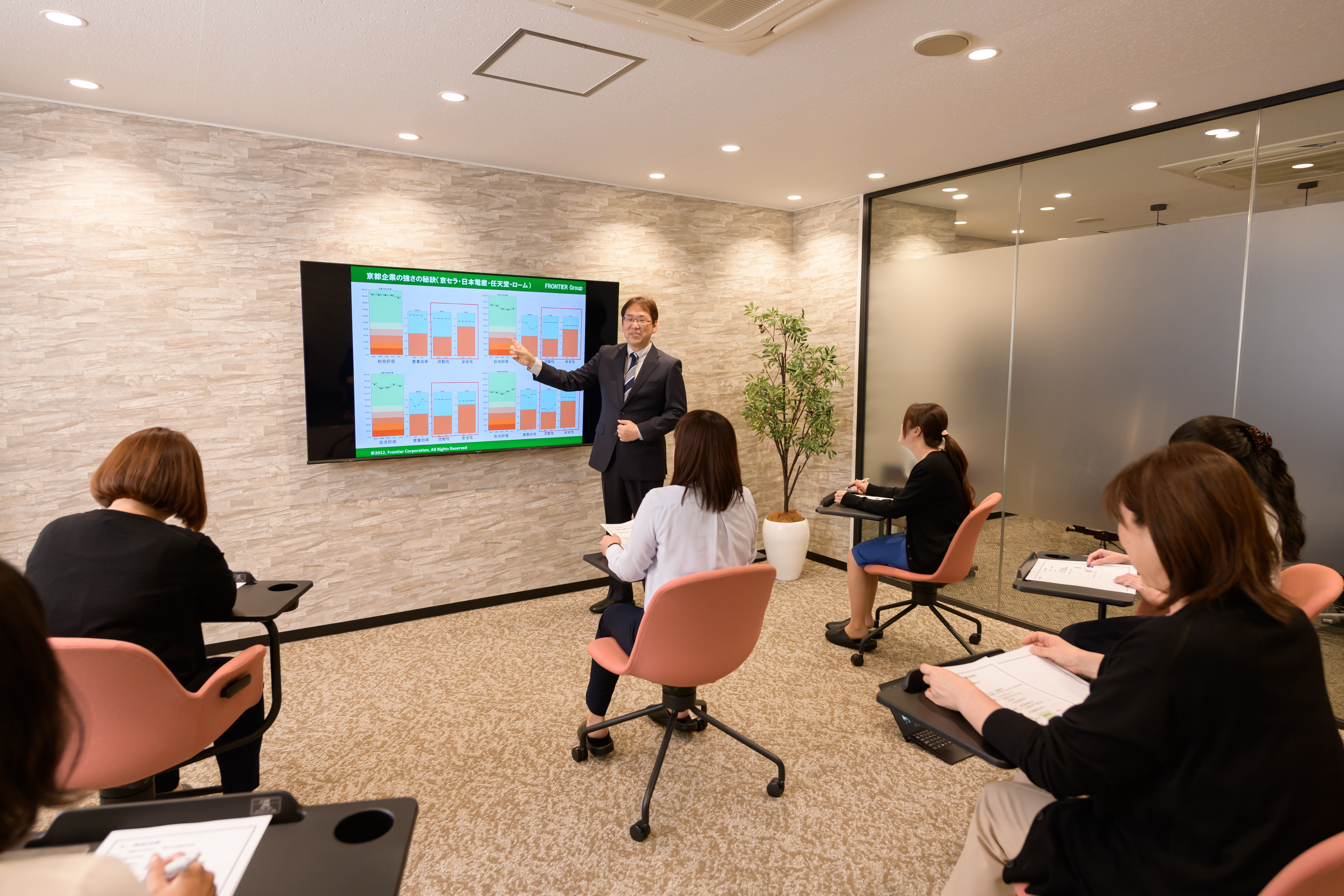 【税理士補助】会計事務所勤務経験必須！年間休日125日能力アップも全力サポート！成長環境が整い、メリハリを持って働ける税理士事務所の画像