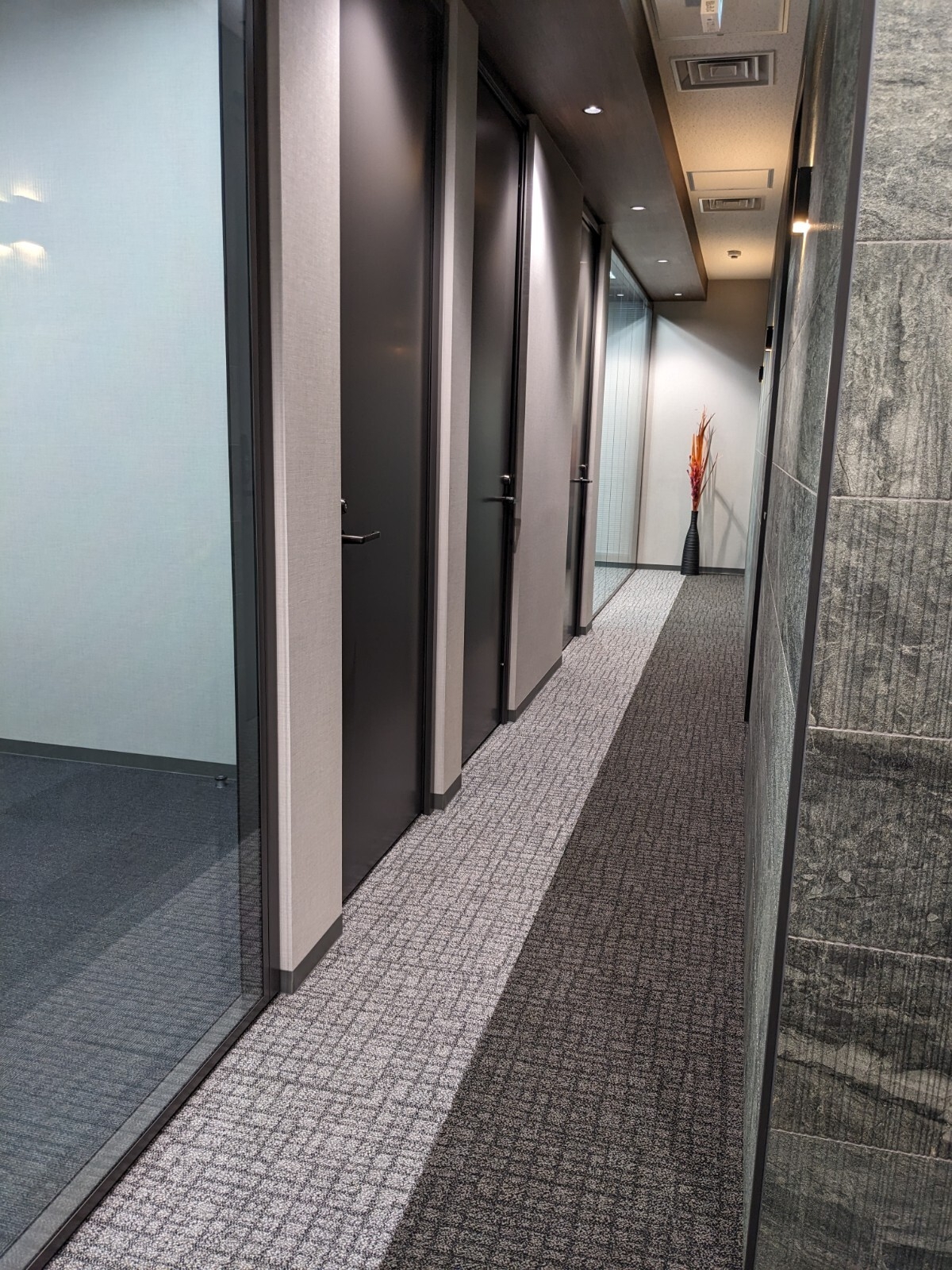 【税理士補助】テレワーク、定時退社可能！充実した福利厚生！提案力の高さを武器に成長を続ける税理士法人の画像