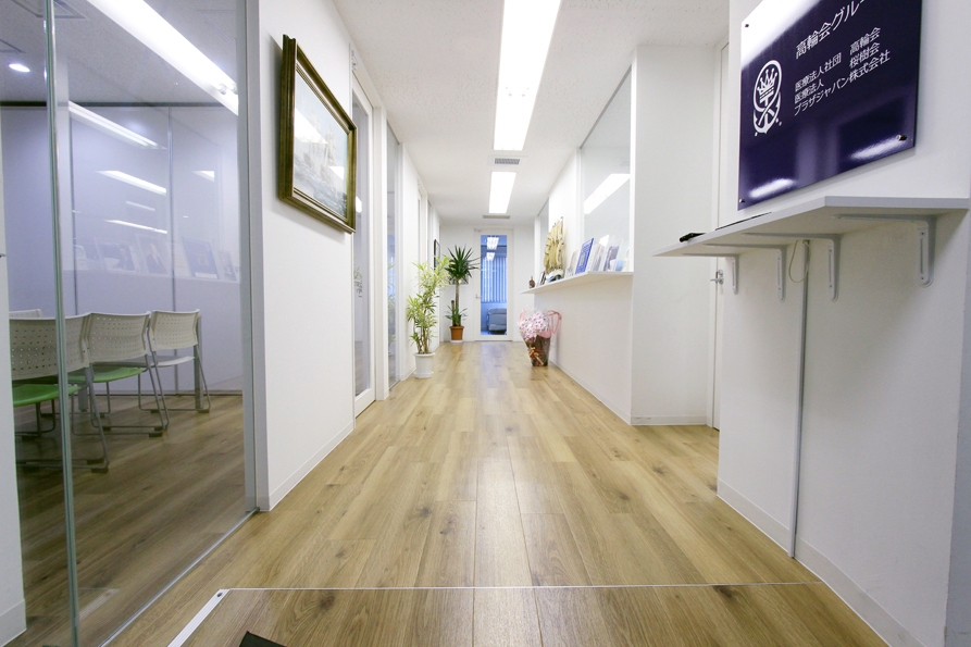 【労務】制度設計にもチャレンジ可！年間休日120日以上！時差出勤可能！ボーダレスな発想と最新のテクノロジーを融合させることで医療業界のイノベーションを実現するプライム上場グループ企業の画像