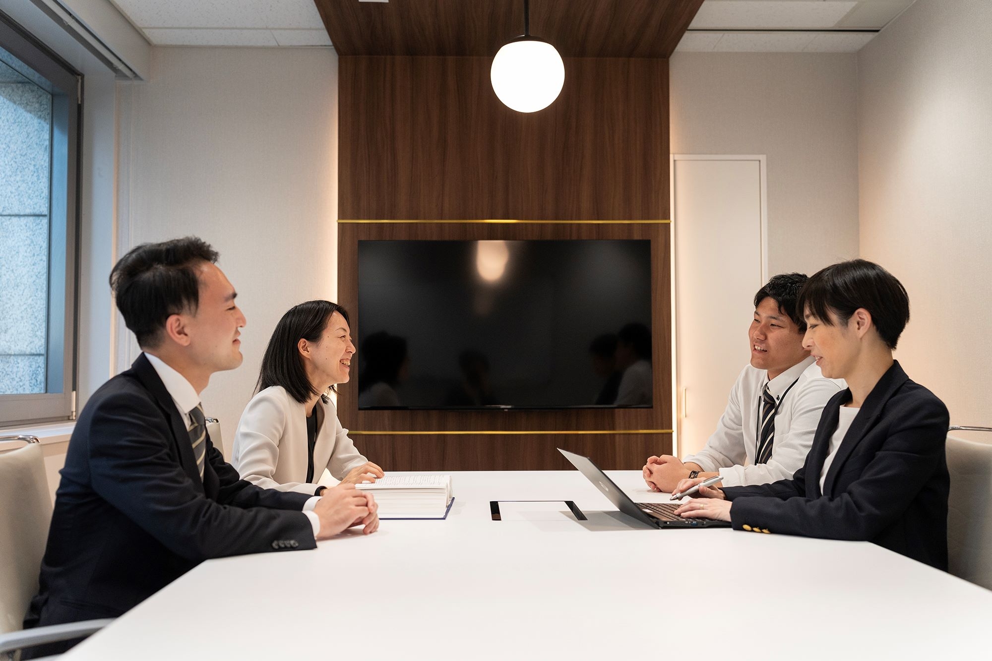 【社労士有資格者】若手の有資格者募集！未経験スタート多数！中堅大手企業に特化、給与計算業務の受託なし！OJTなどで手厚い教育環境の社労士法人の画像