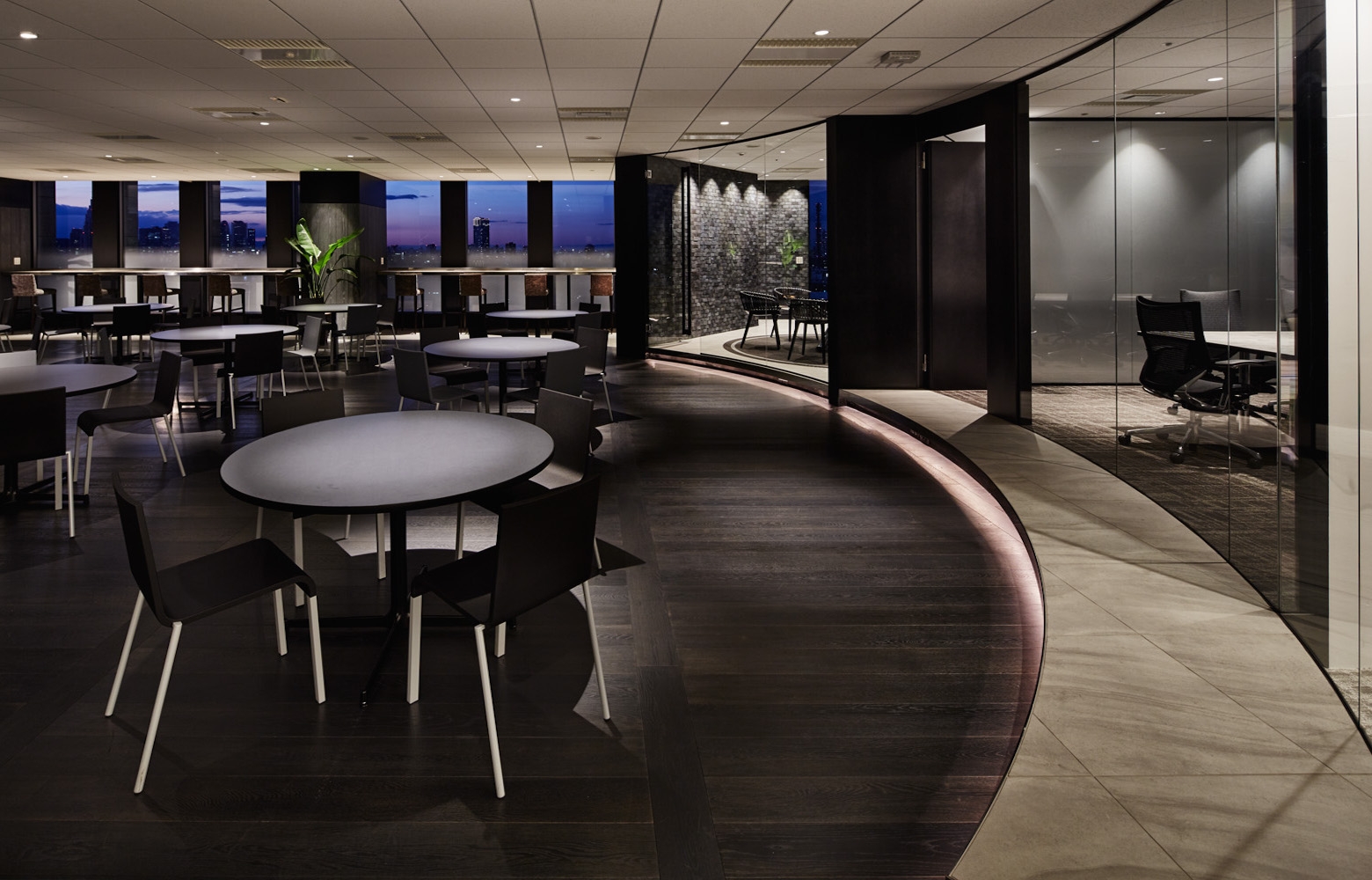 【経理マネージャー】経理経験3年程度をお持ちの方！PR業界の東証一部上場企業の画像