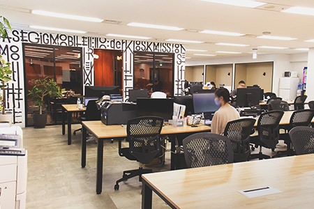 【人事労務】IT業界での採用業務経験を生かしたい方必見！スキルアップ支援や社内カフェ無償利用など充実した環境のある会社の画像