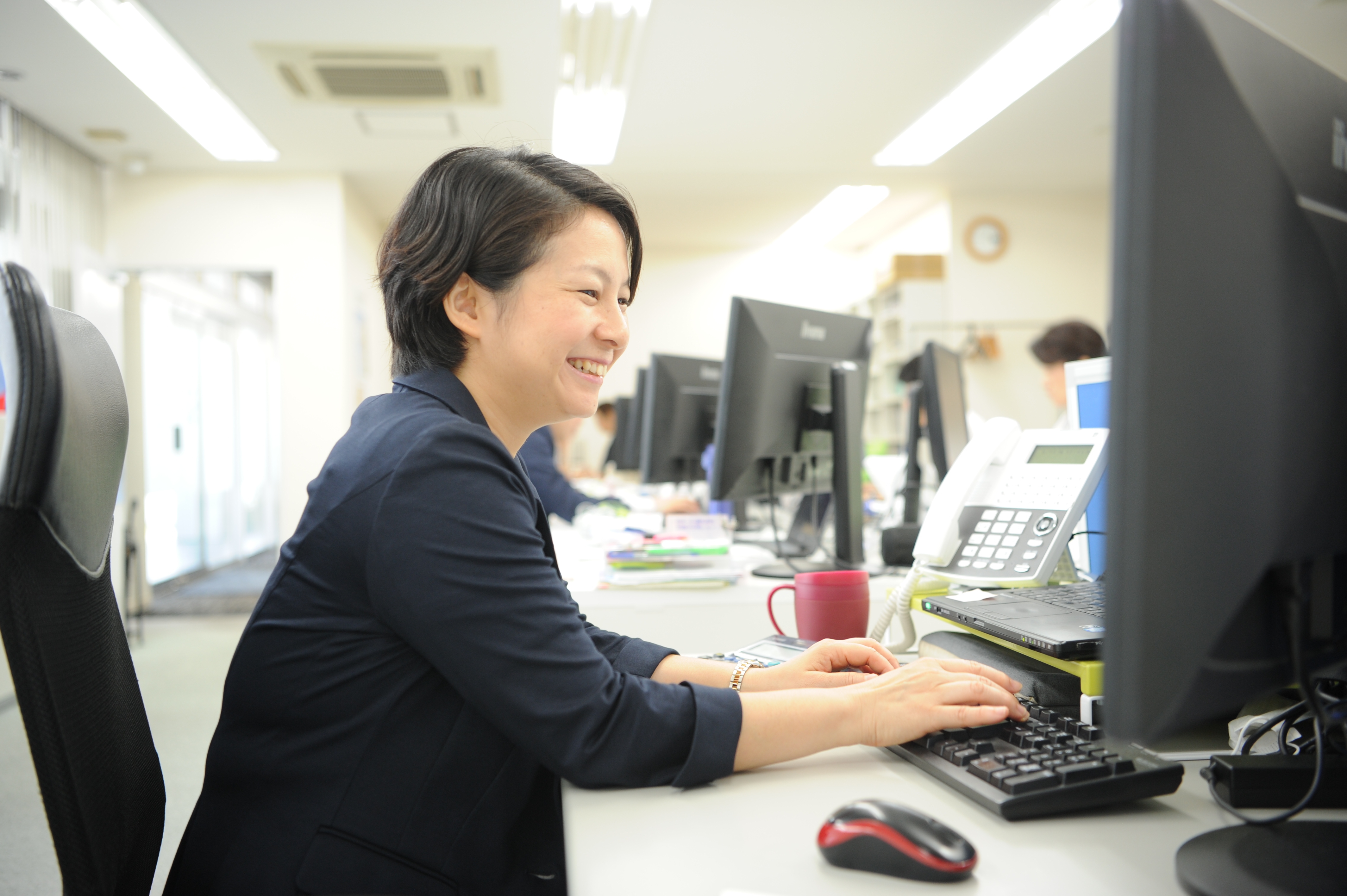 【税務スタッフ】働きやすい環境！試験勉強応援環境！お客様と伴走し、安心・安定的成長に貢献する税理士法人の画像