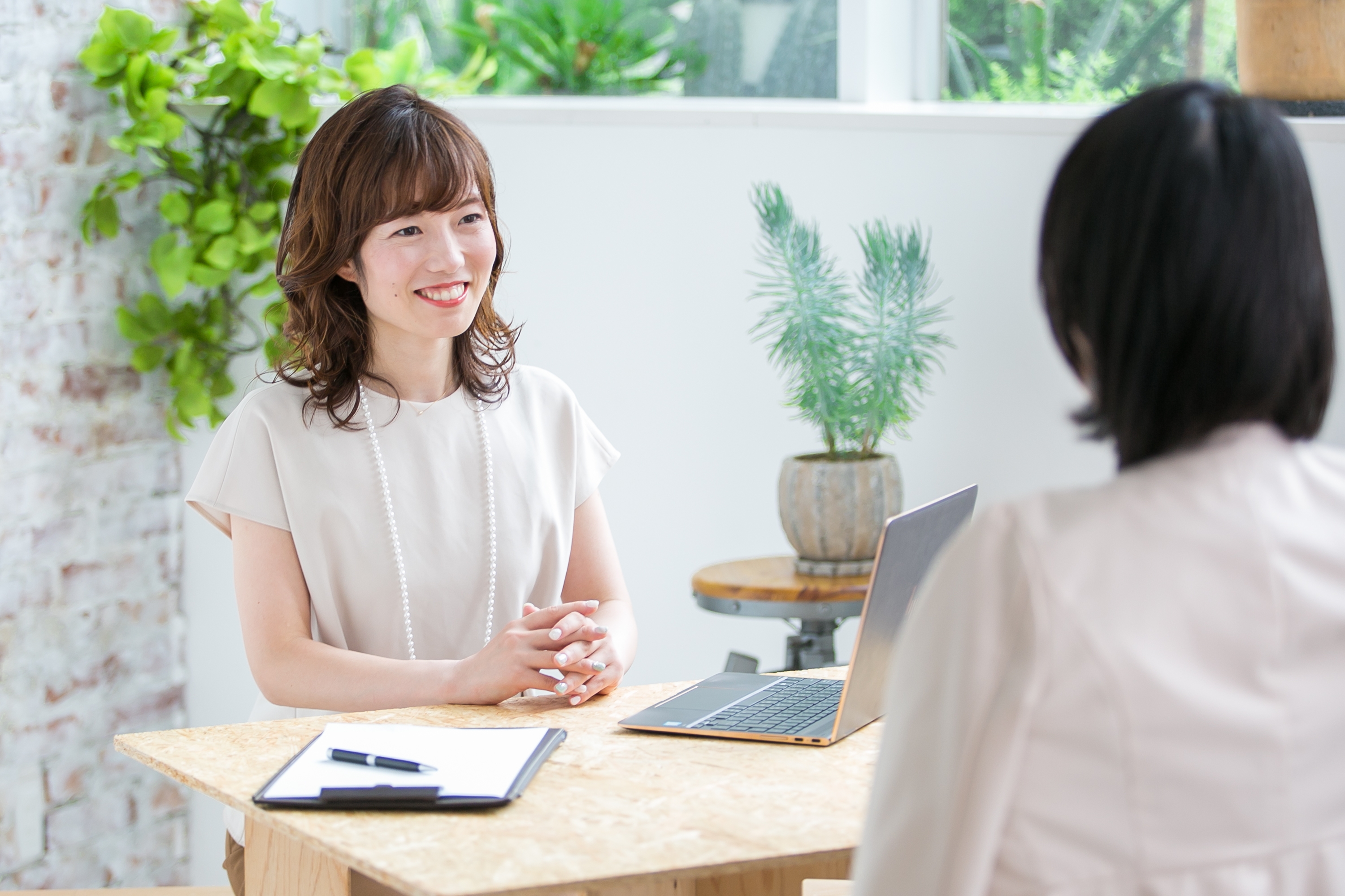 【実務経験者必見！】フレックス・リモートあり！女性が活躍しやすく働きやすい環境で、明るく穏やかな雰囲気の社労士法人の画像