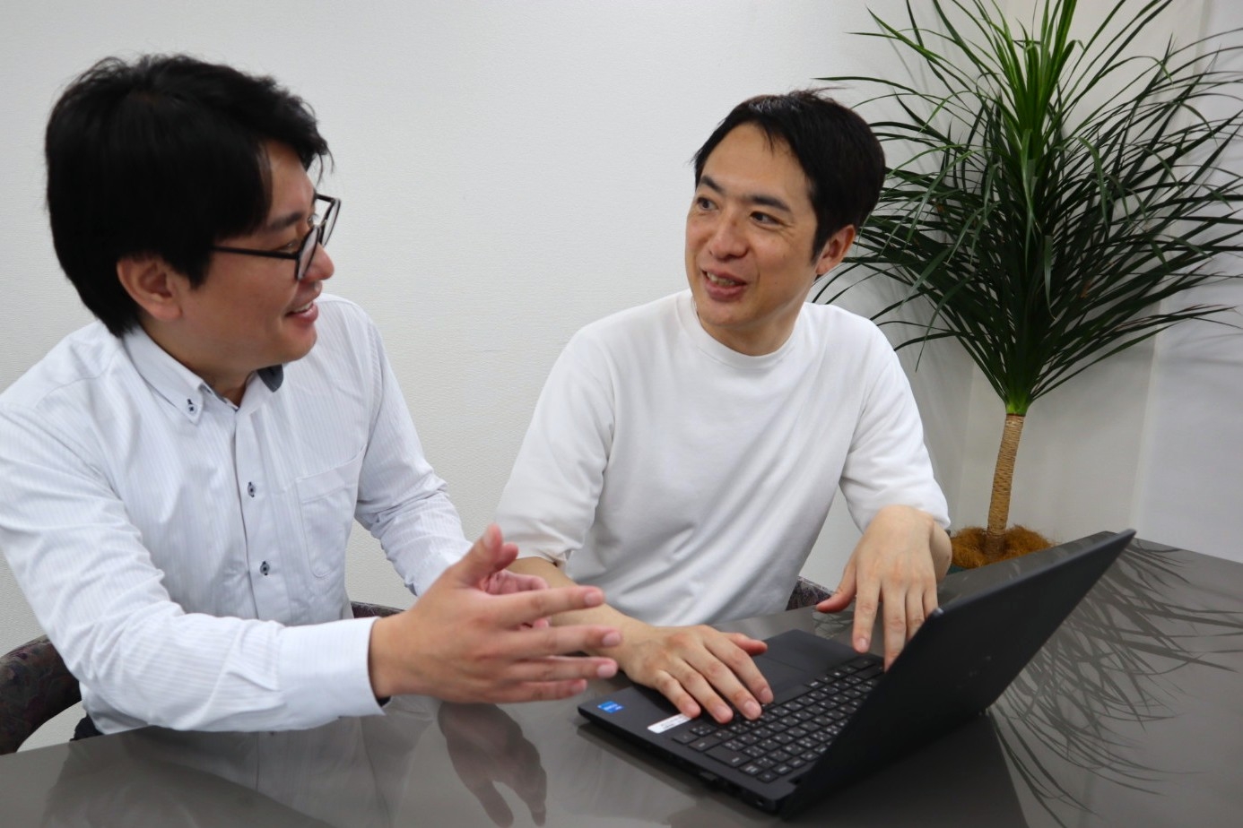 7時間勤務×試験休暇で資格取得を全力サポート｜時差出勤も可能で大学院に通いながら実務と勉強を両立するスタッフも在籍の画像