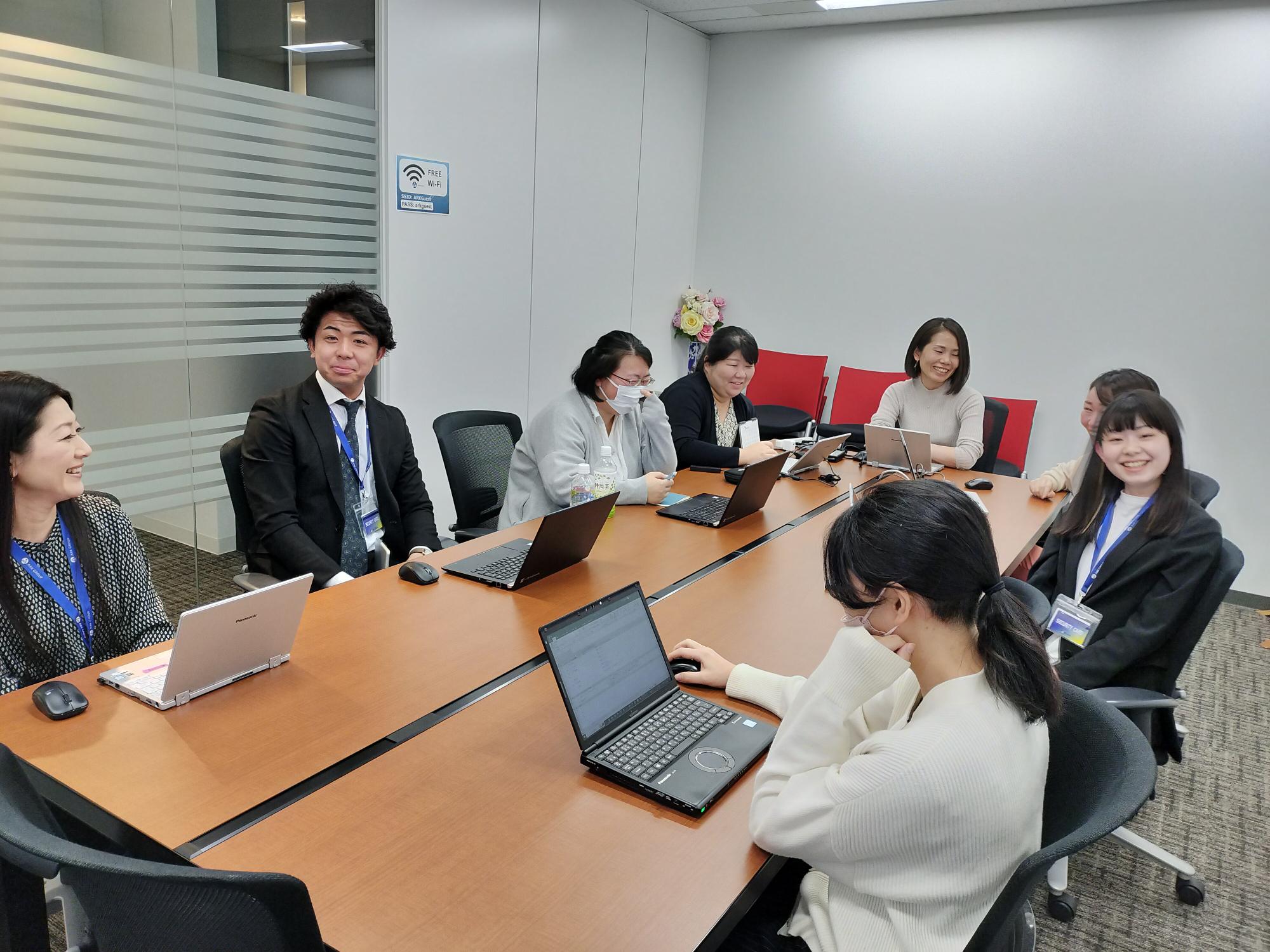 【社労士】マネージャー候補！土日祝休／残業少なめ／フレックス制度あり／外資系企業のアウトソーシング事業の事業会社の画像